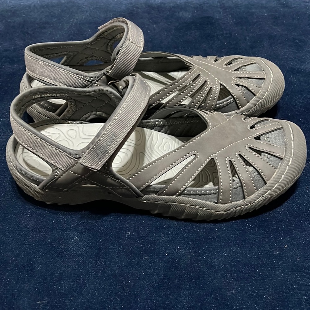 JSPORT by Jambu Grey Sandal Womens size 9